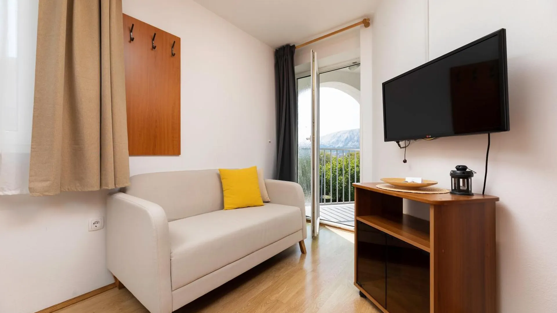 Diana Apartments Baška 0*,